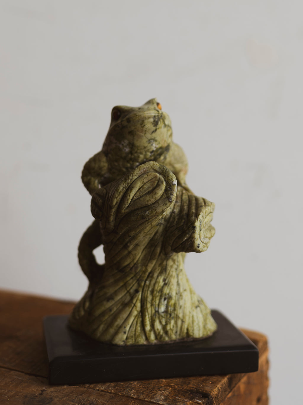 Carved Serpentine Frog on Tree, RM1019