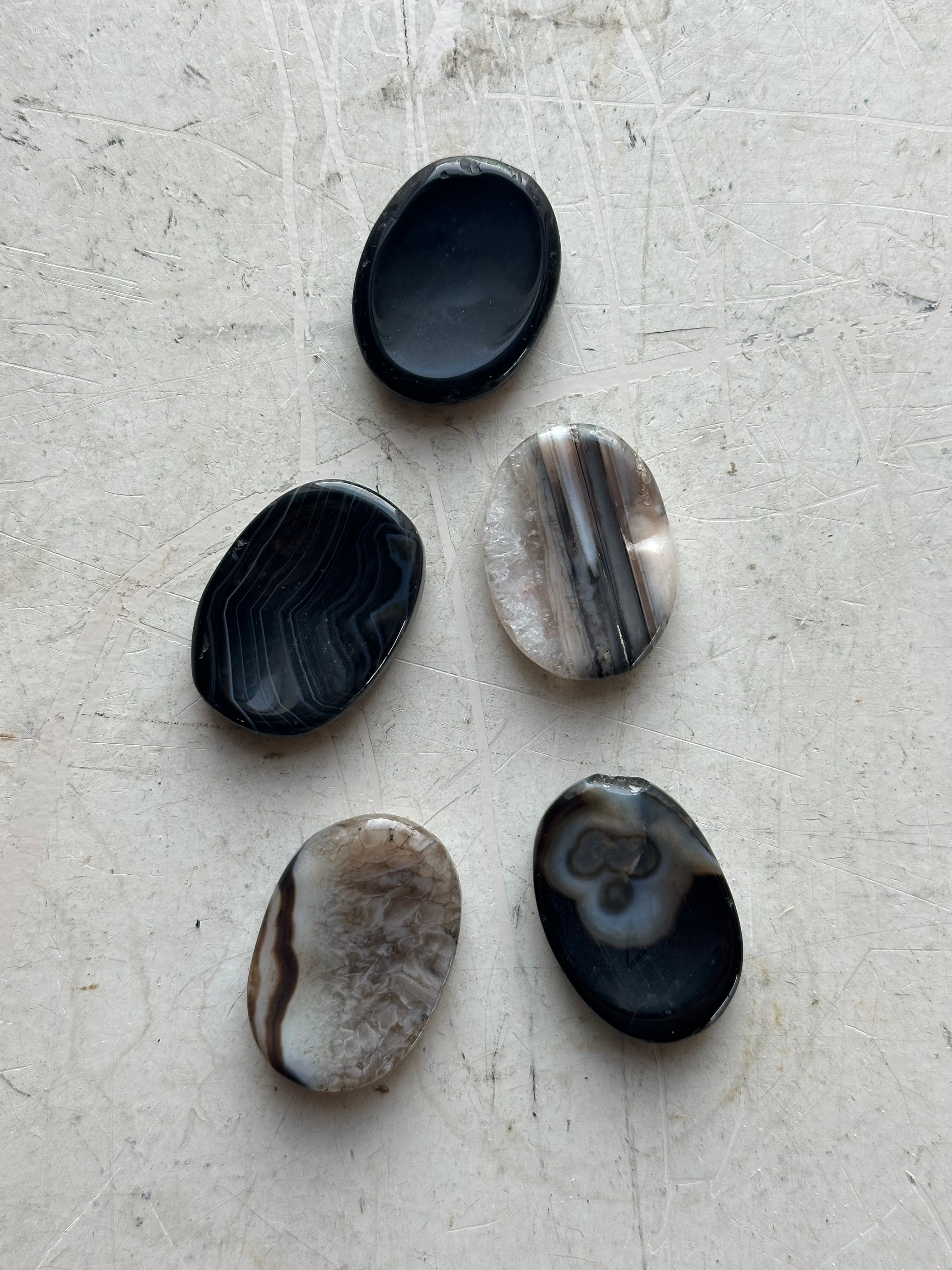 Polished Black Onyx Worry Stone, RM1530 – Black Moth