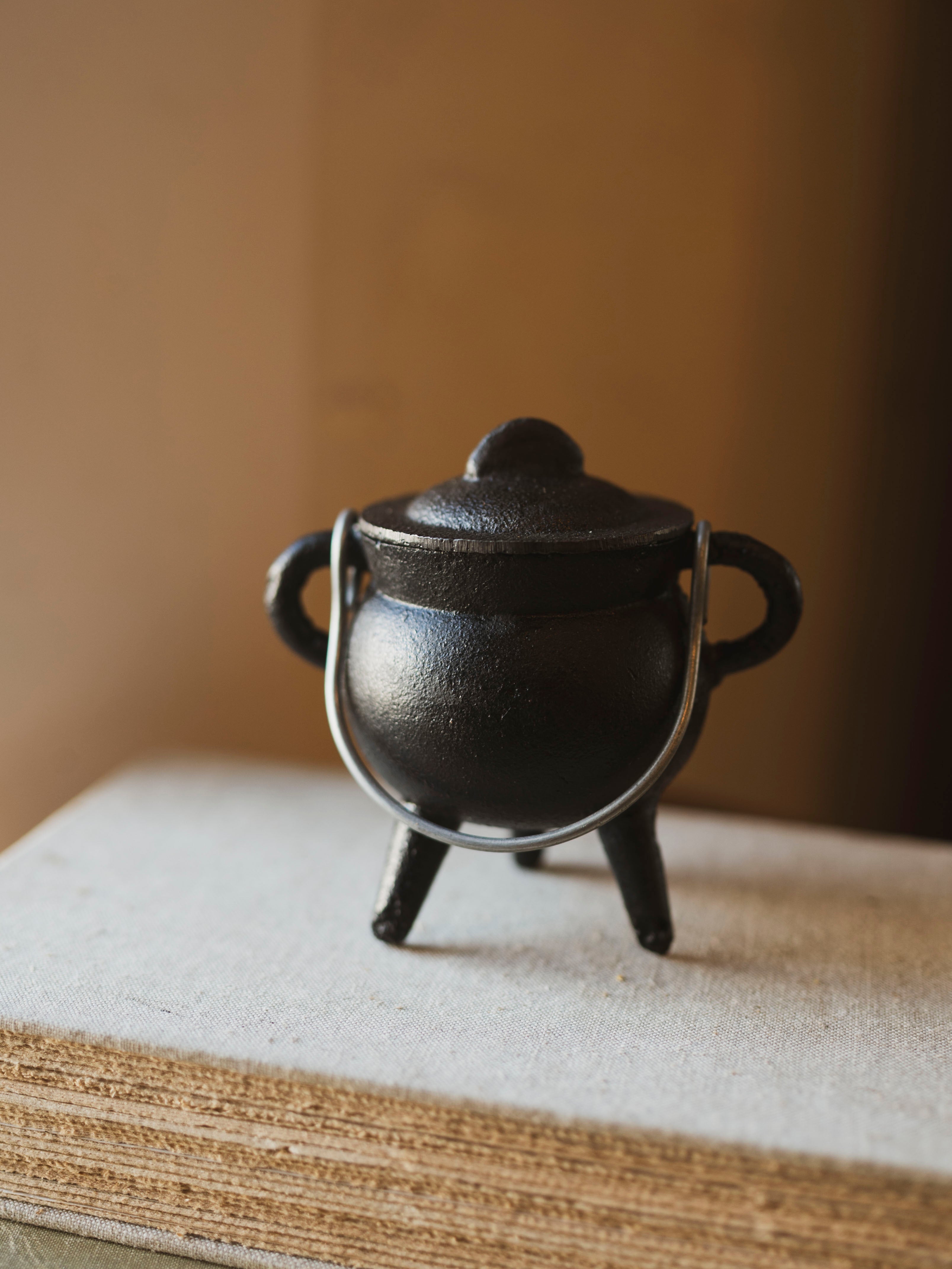 Mini Cast Iron Cauldron, HD85