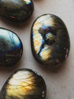 1.7-2.5" Labradorite Palmstone, RM1406
