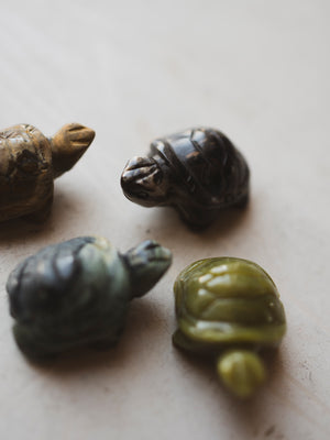 1.5" Assorted Carved Crystal Tortoise, RM1562
