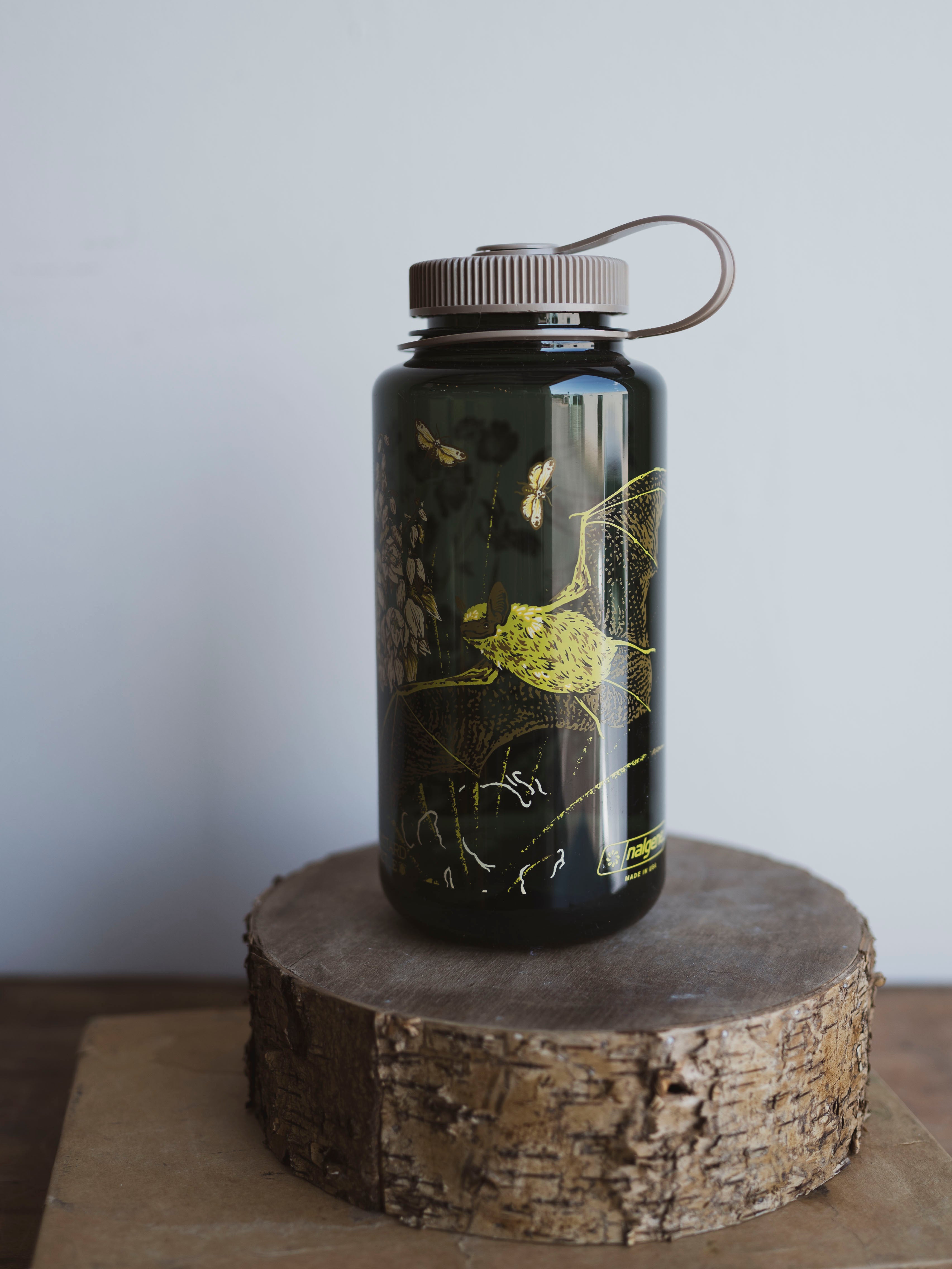Bat and Lizard 32oz Water Bottle, HD272