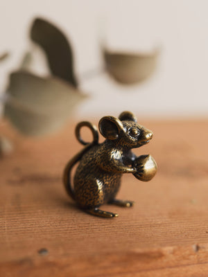 1.25" Brass Mouse with Nut Figurine, HD133