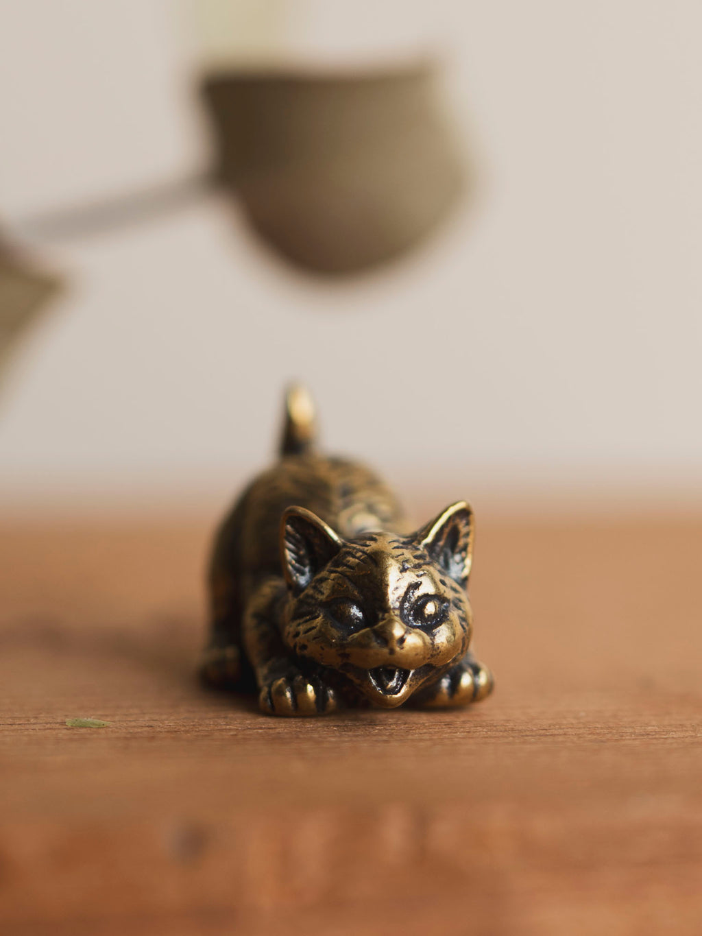 1.25" Brass Pouncing Cat, HD123