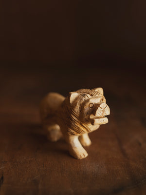 3.5" Carved Palo Santo Lion, HD1037