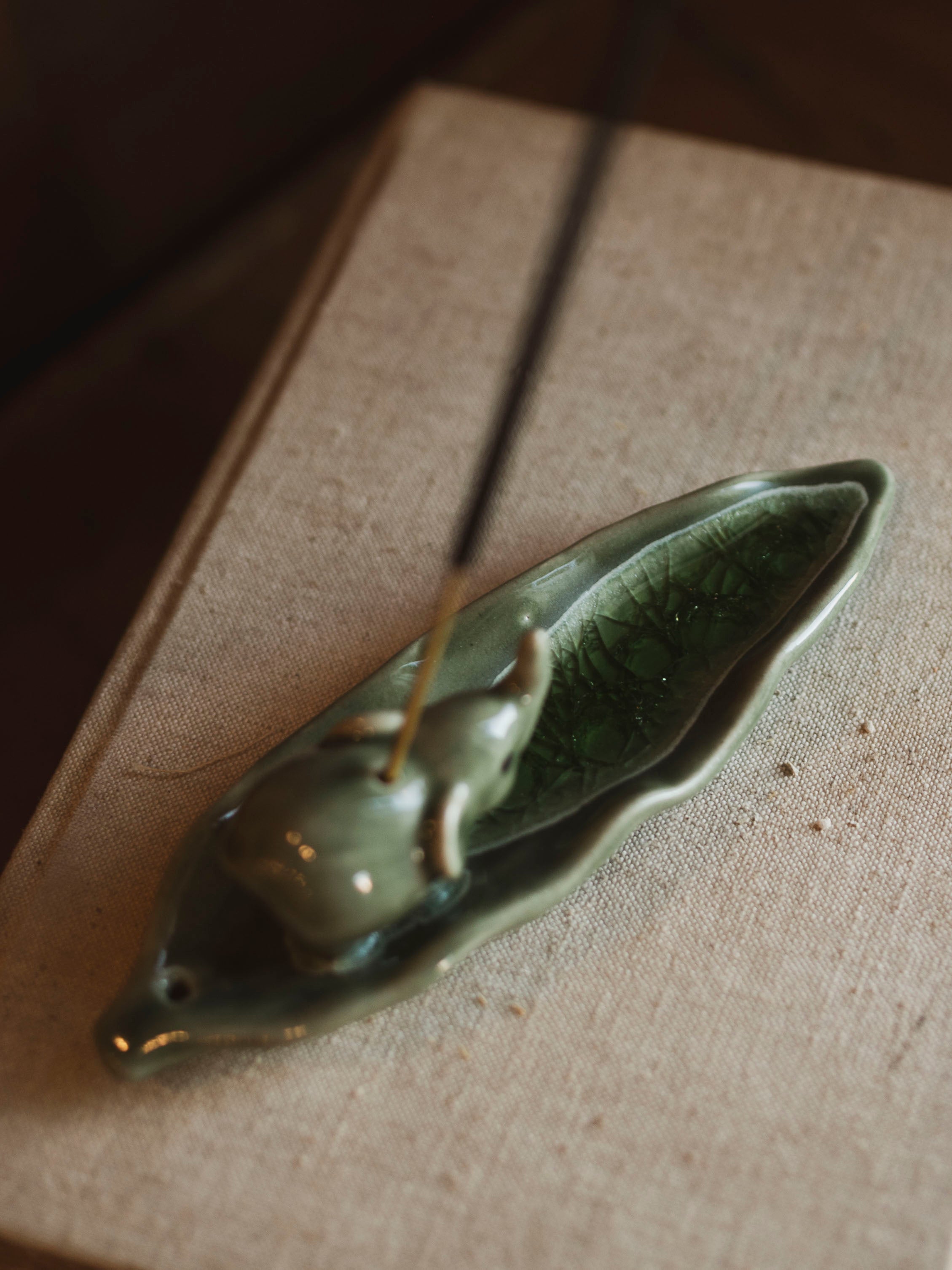 Elephant on Leaf Incense Holder, HD304