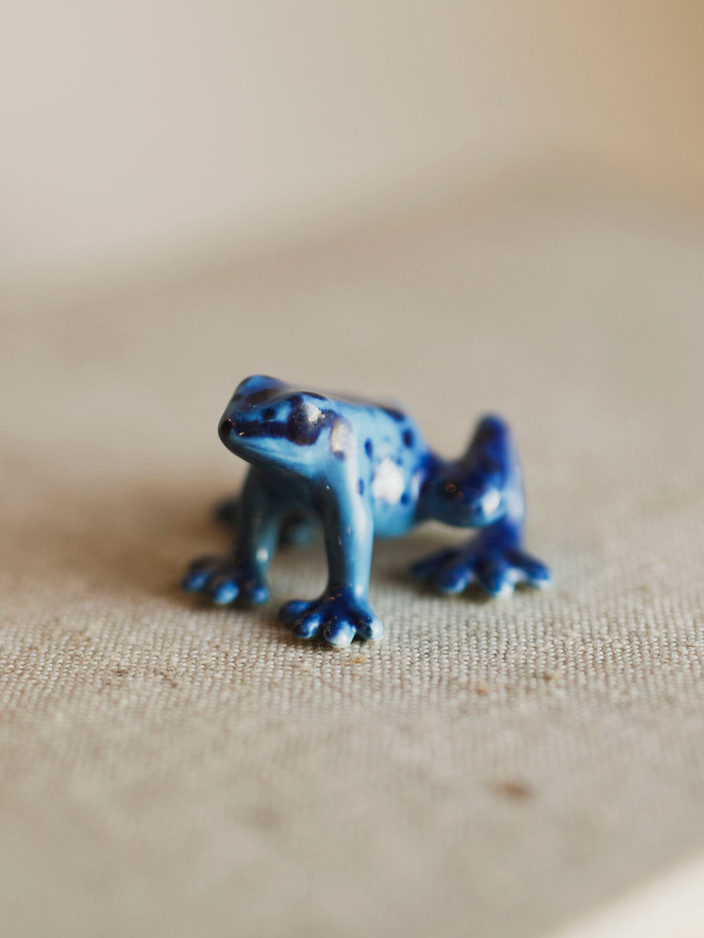 Mini Porcelain Blue Dart Frog, CA1368