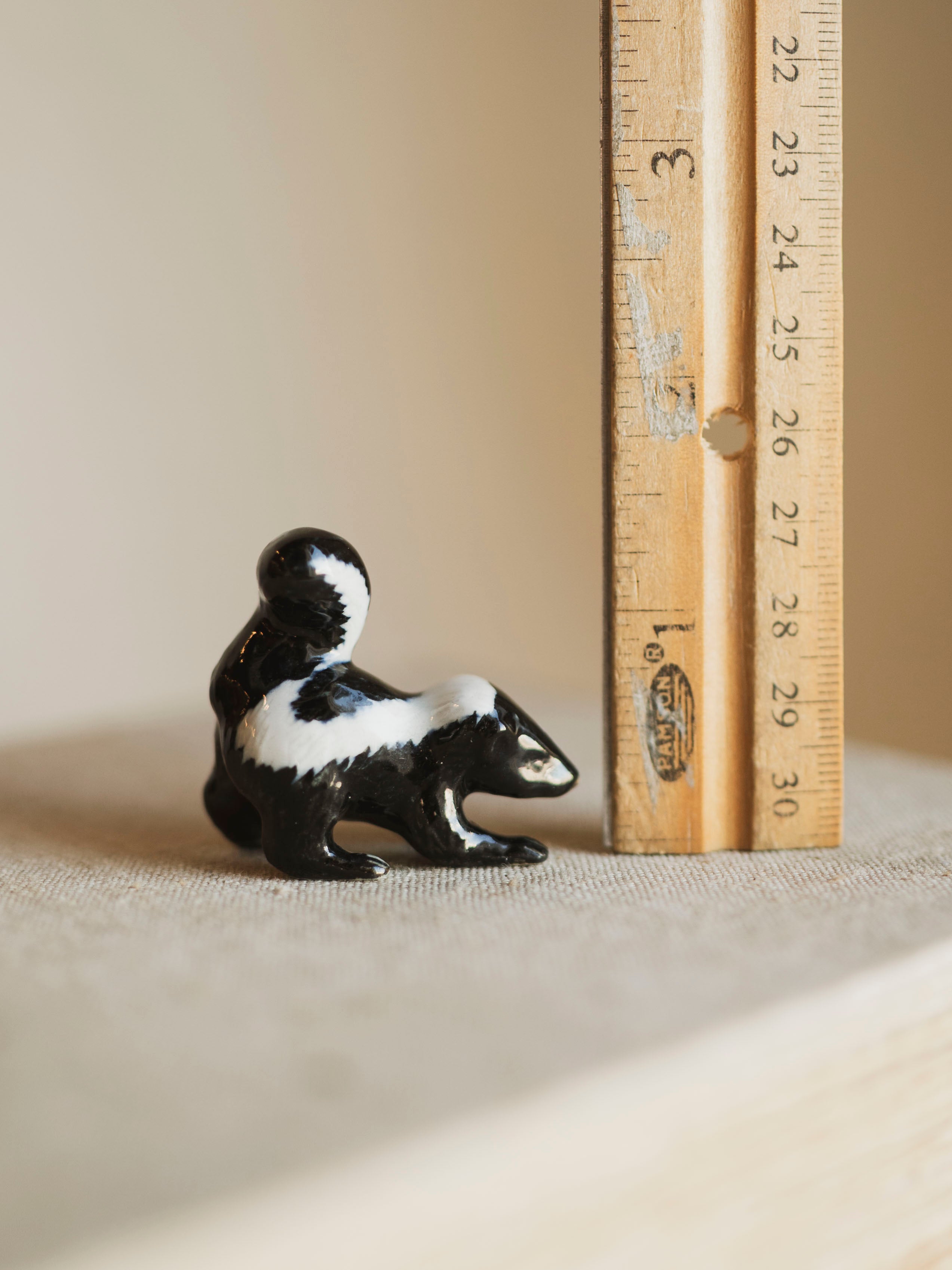 Mini Porcelain Skunk, CA1362