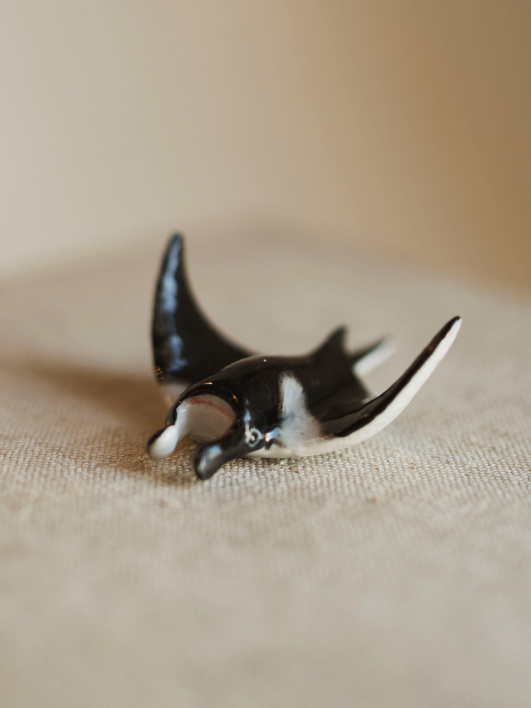 Mini Porcelain Manta Ray, CA1365