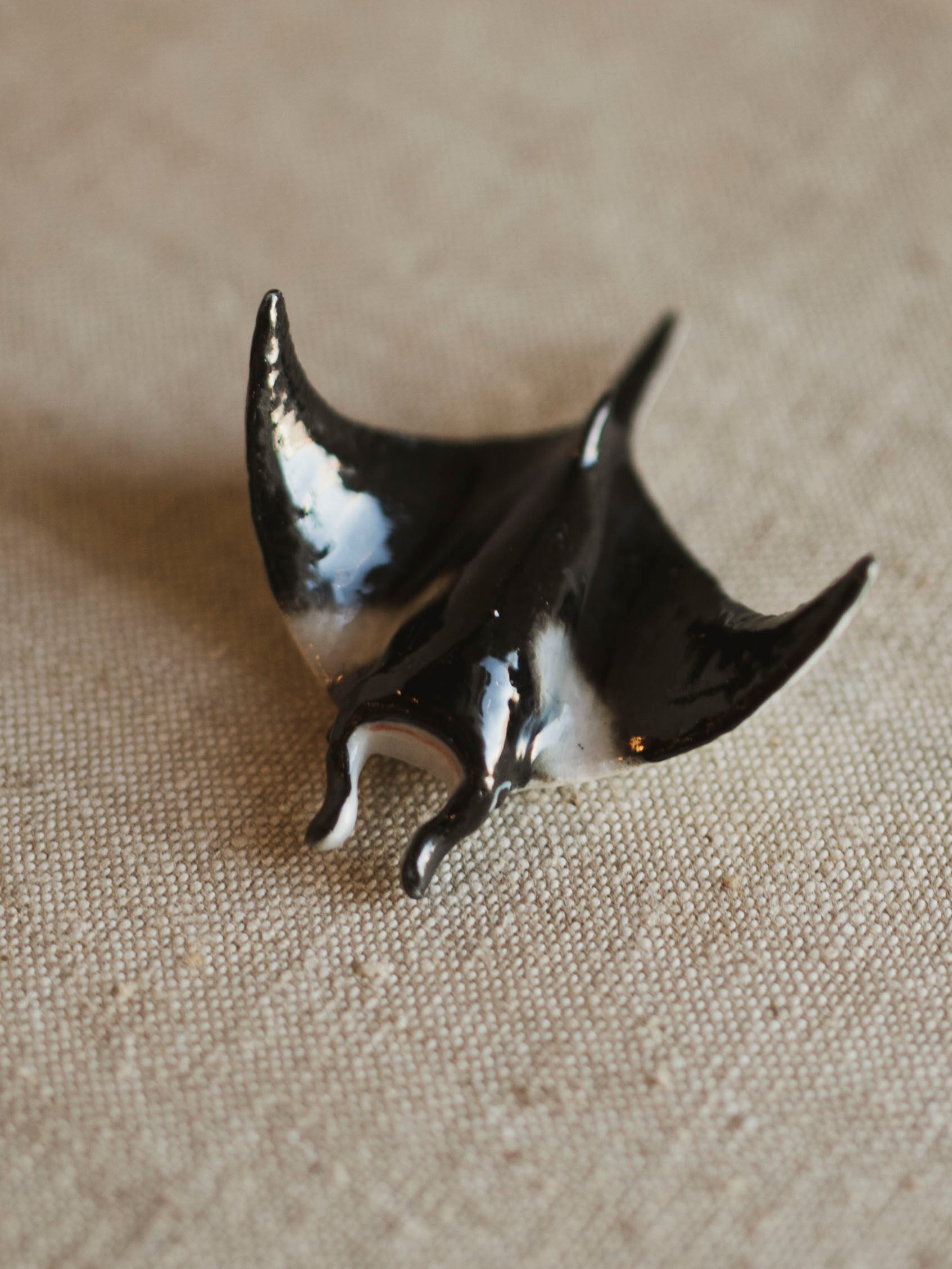 Mini Porcelain Manta Ray, CA1365