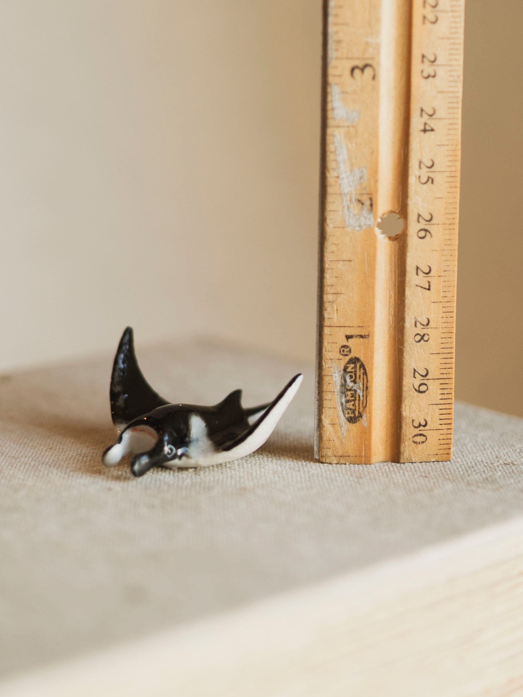 Mini Porcelain Manta Ray, CA1365