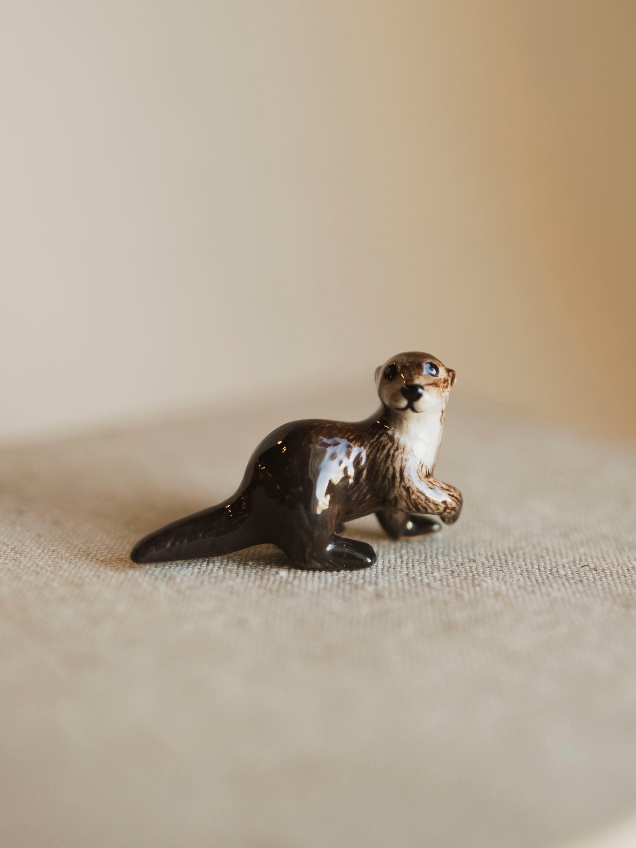 Mini Porcelain River Otter, CA1379
