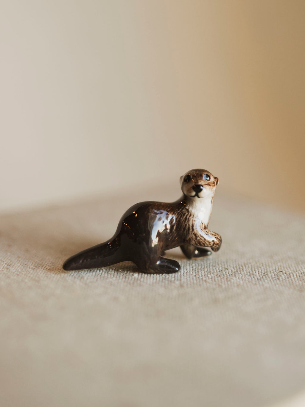 Mini Porcelain River Otter, CA1379