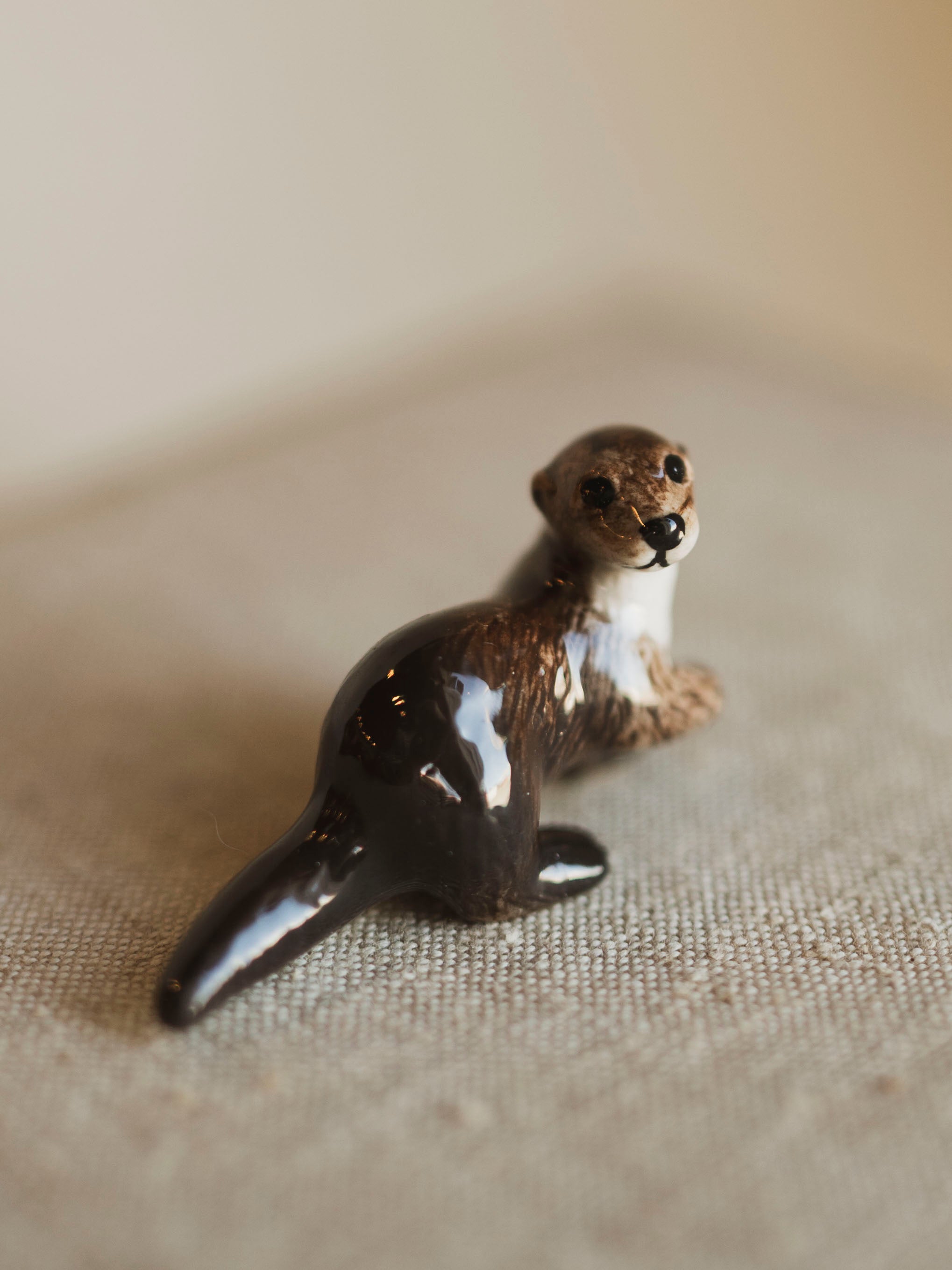 Mini Porcelain River Otter, CA1379