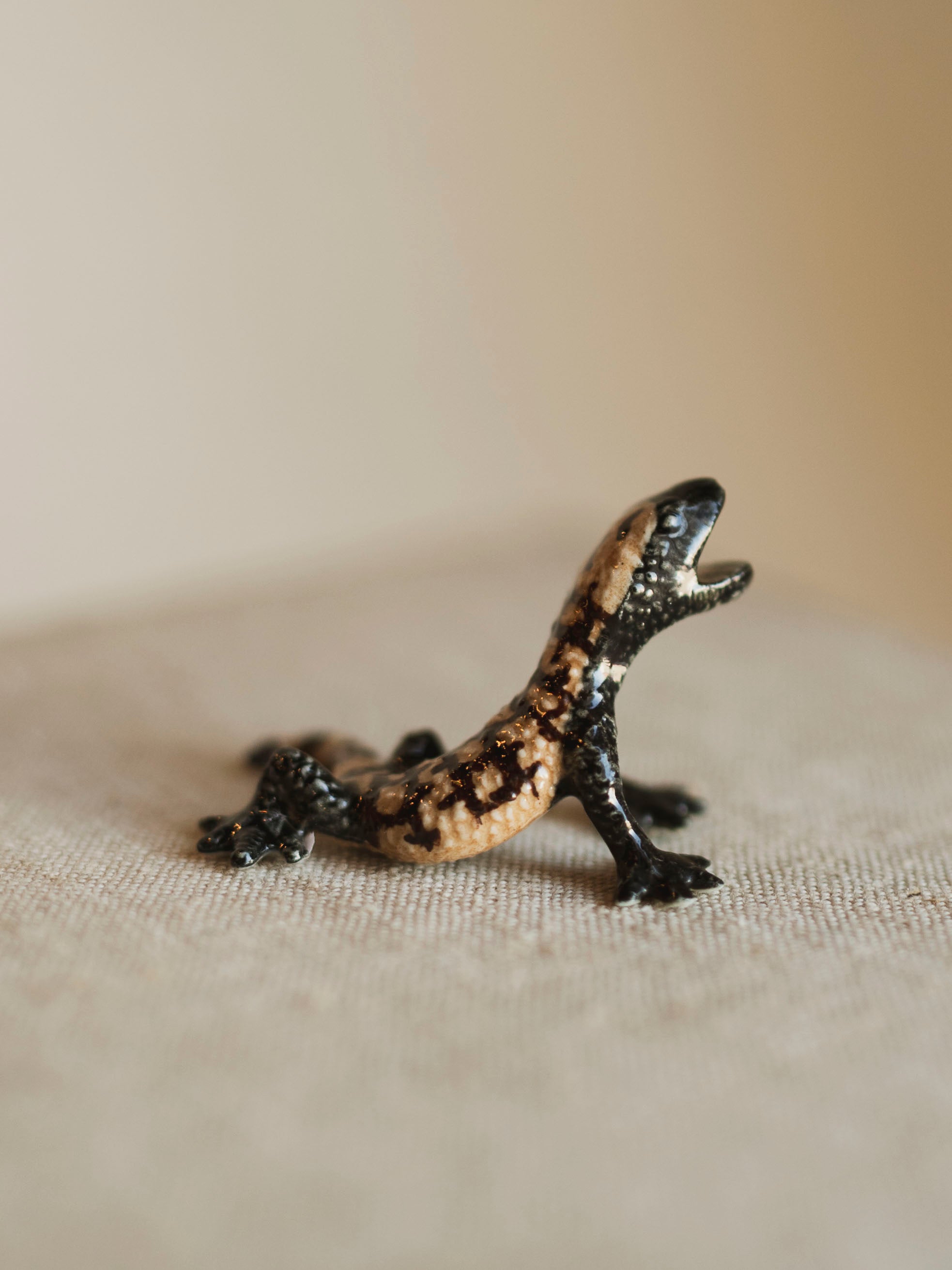 Mini Porcelain Gila Monster, CA1370