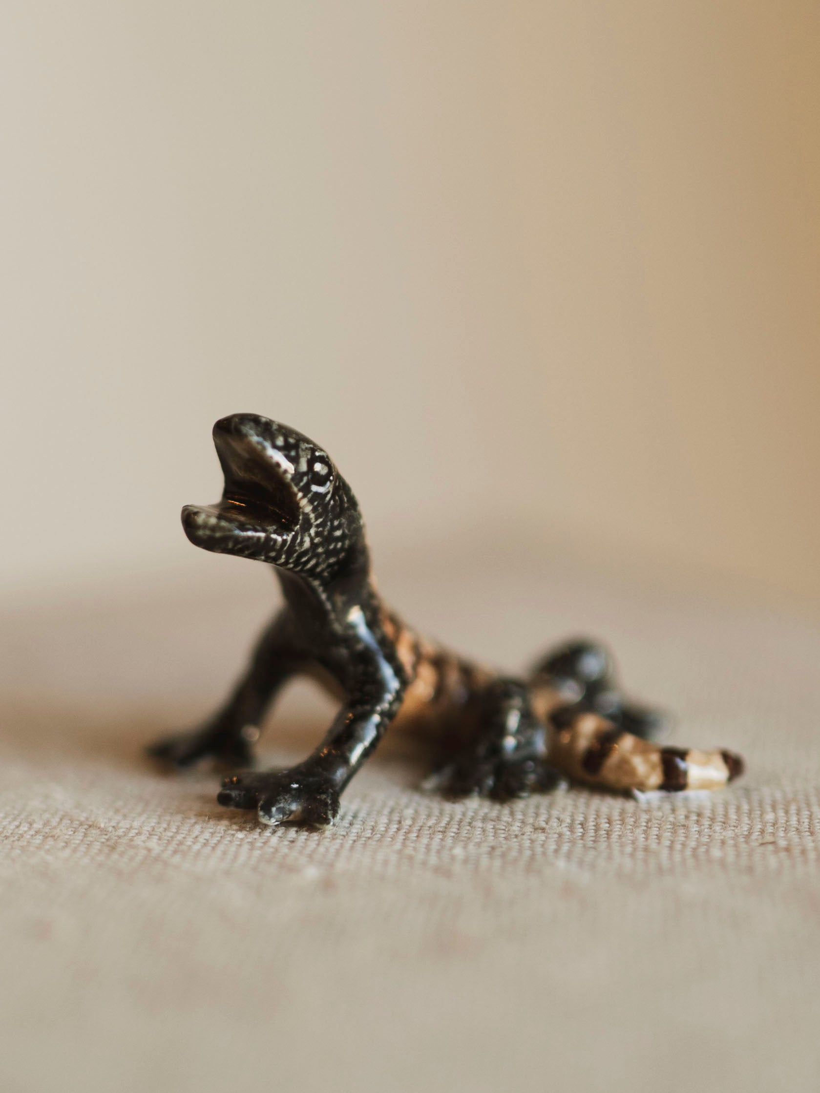 Mini Porcelain Gila Monster, CA1370