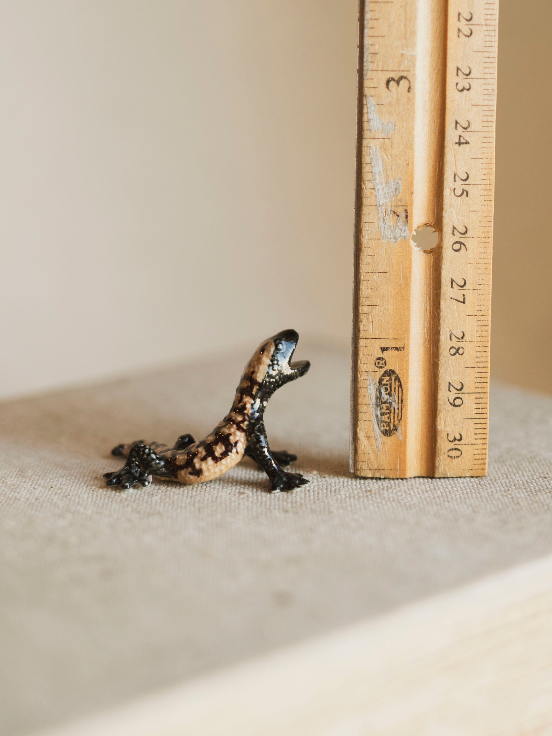 Mini Porcelain Gila Monster, CA1370