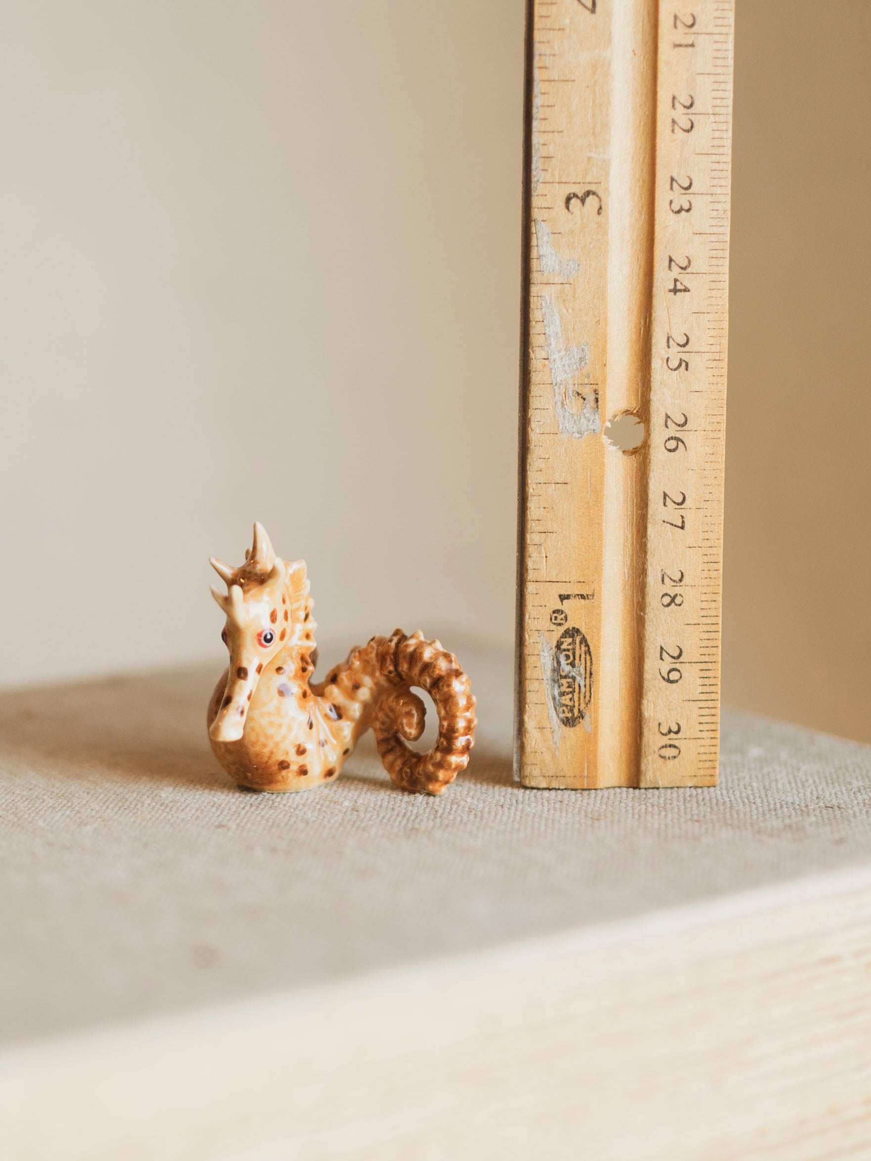 Mini Porcelain Seahorse, CA1366