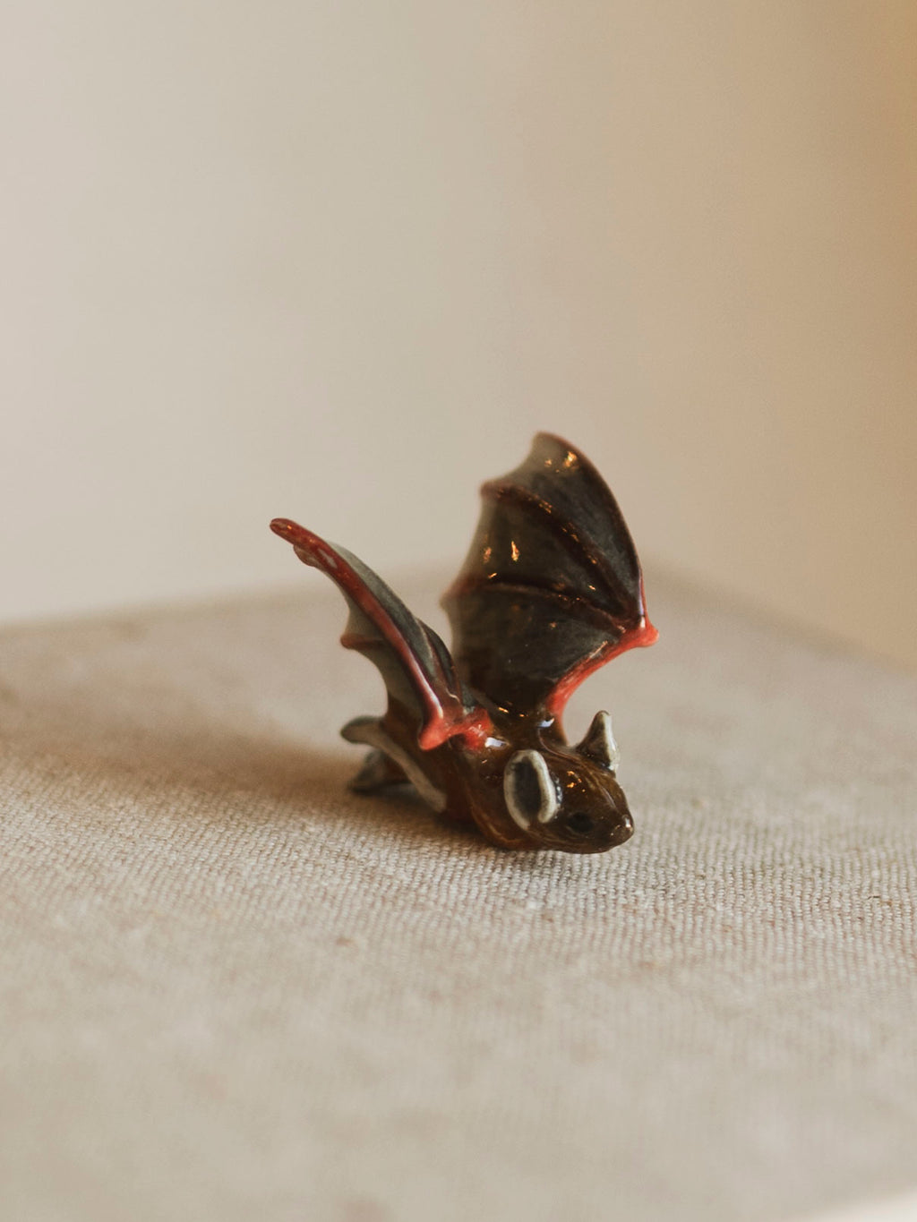 Mini Porcelain Cave Bat, CA1381