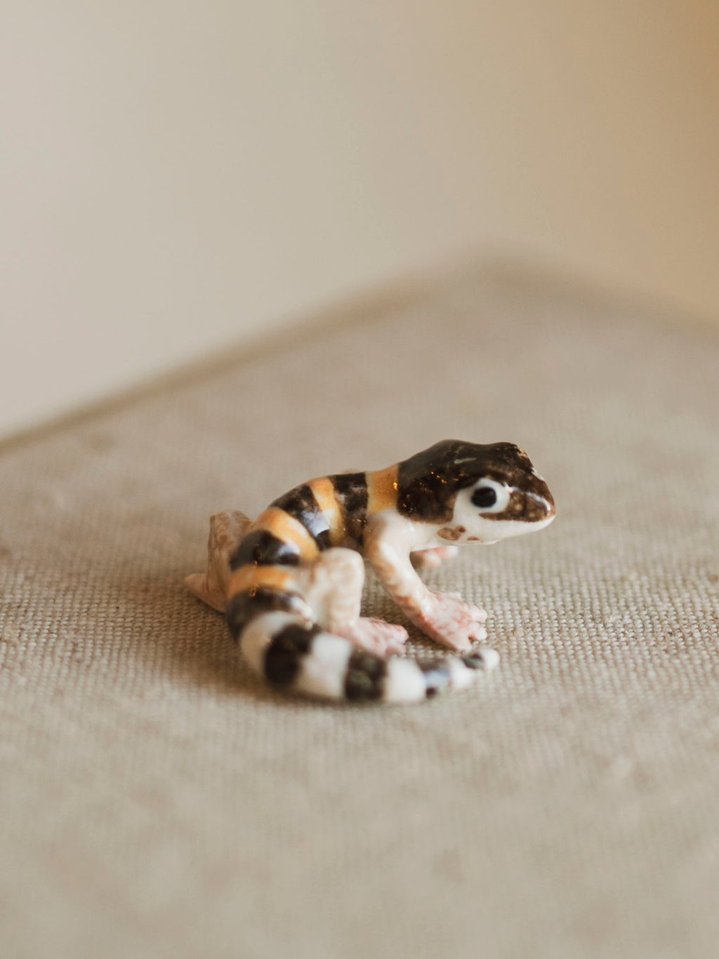Mini Porcelain Leopard Gecko, CA1369
