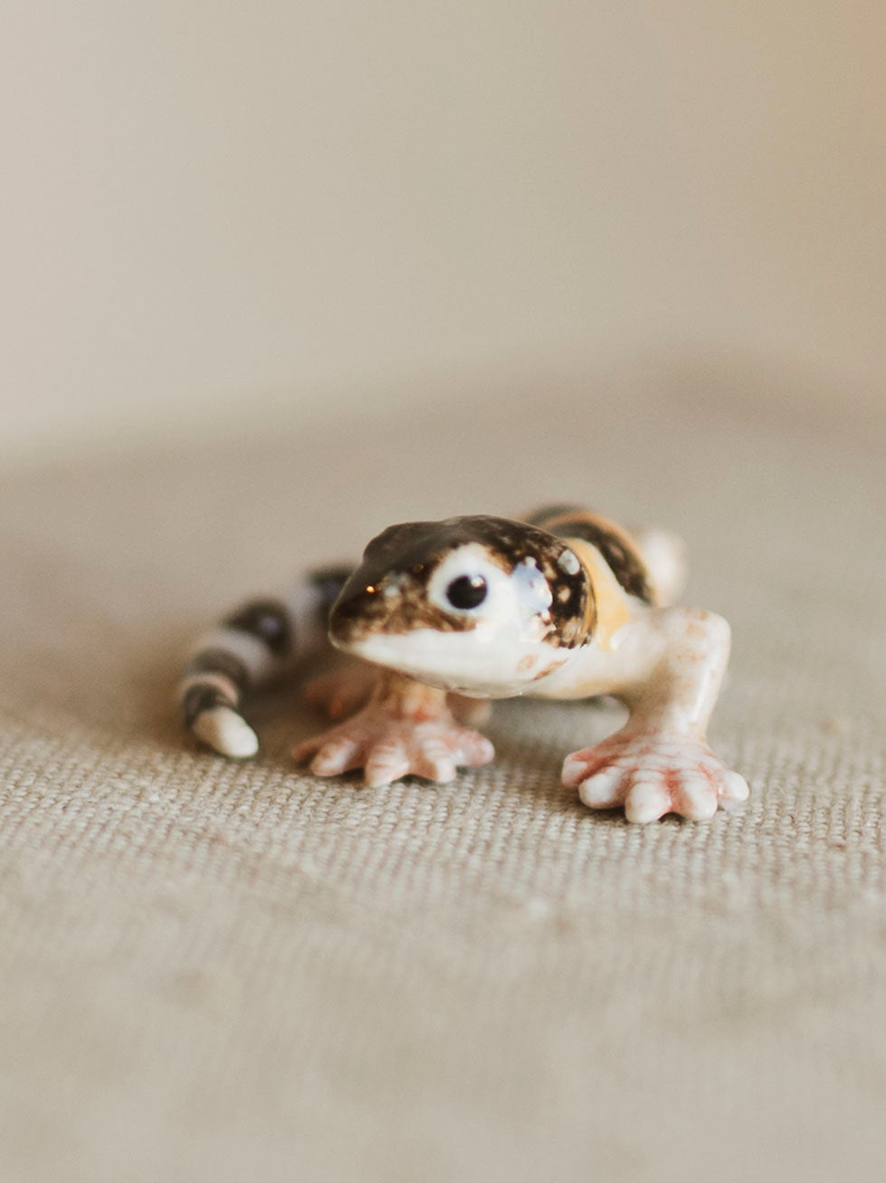 Mini Porcelain Leopard Gecko, CA1369