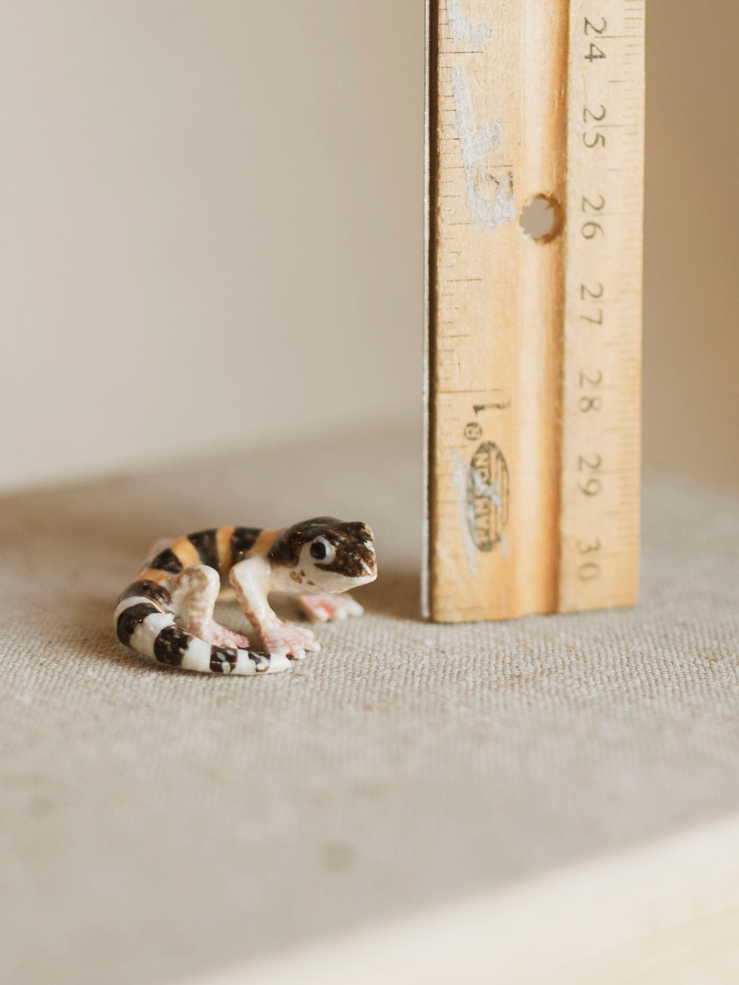 Mini Porcelain Leopard Gecko, CA1369