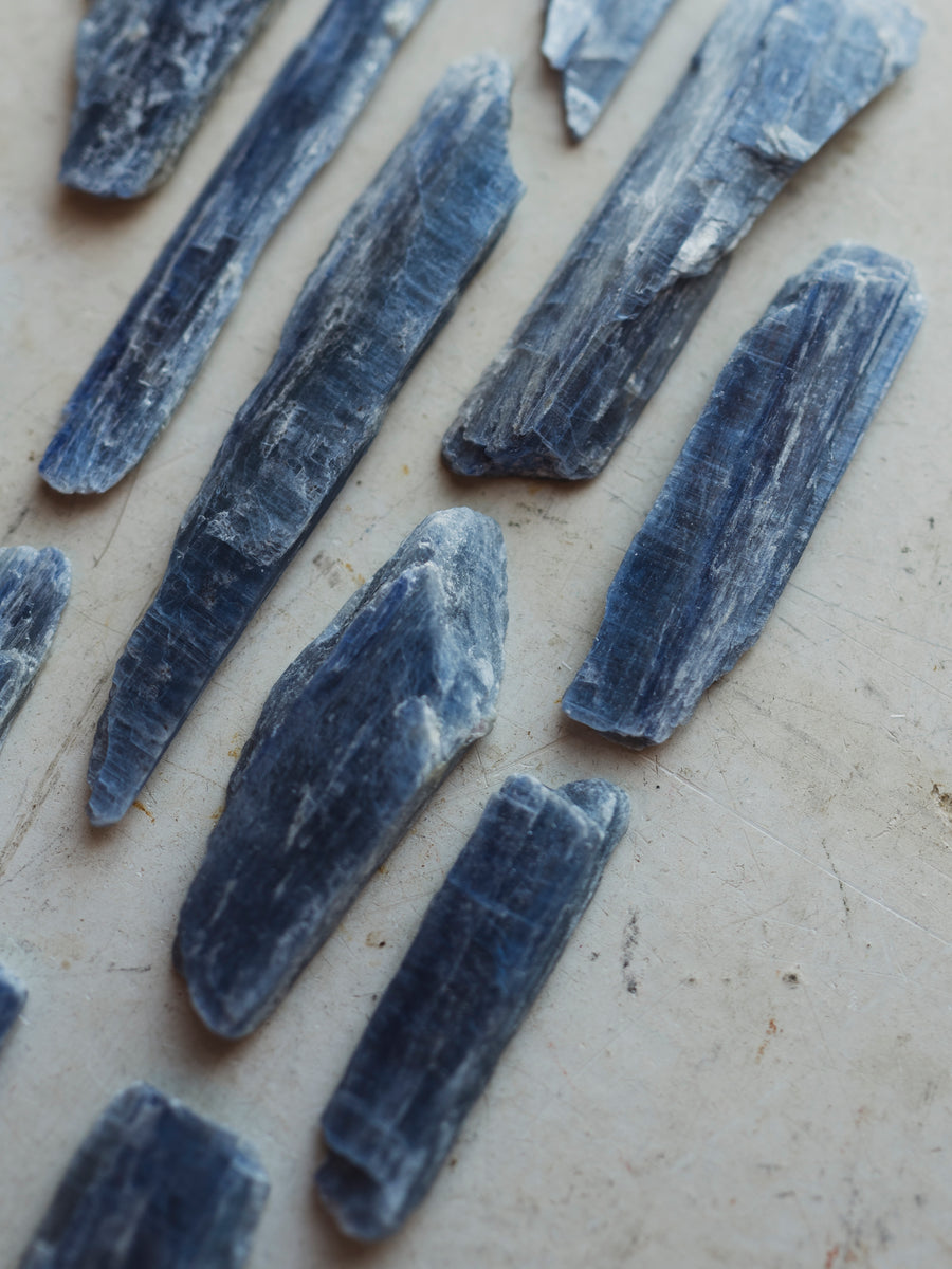 Rough Blue Kyanite, RM1178 – Black Moth