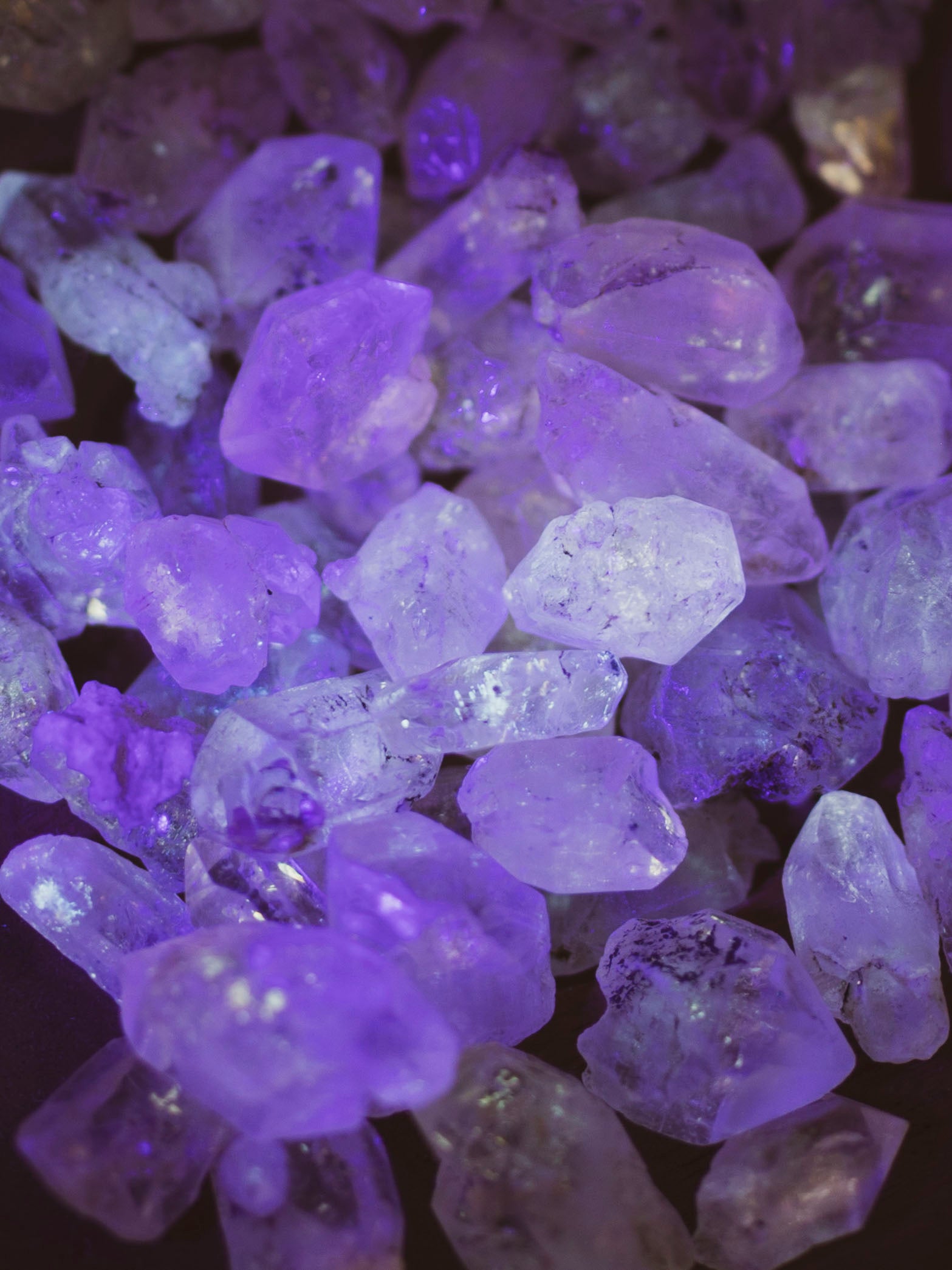 Uv Reactive Petroleum Quartz, RM2092